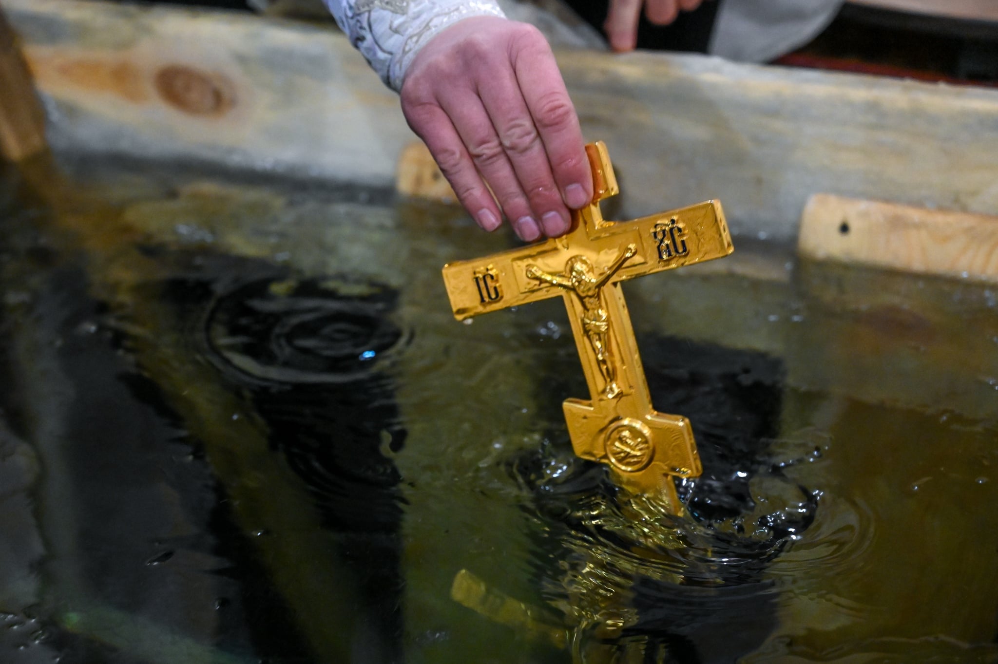 Епархия прокомментировала освящение воды в бассейне Челябинска