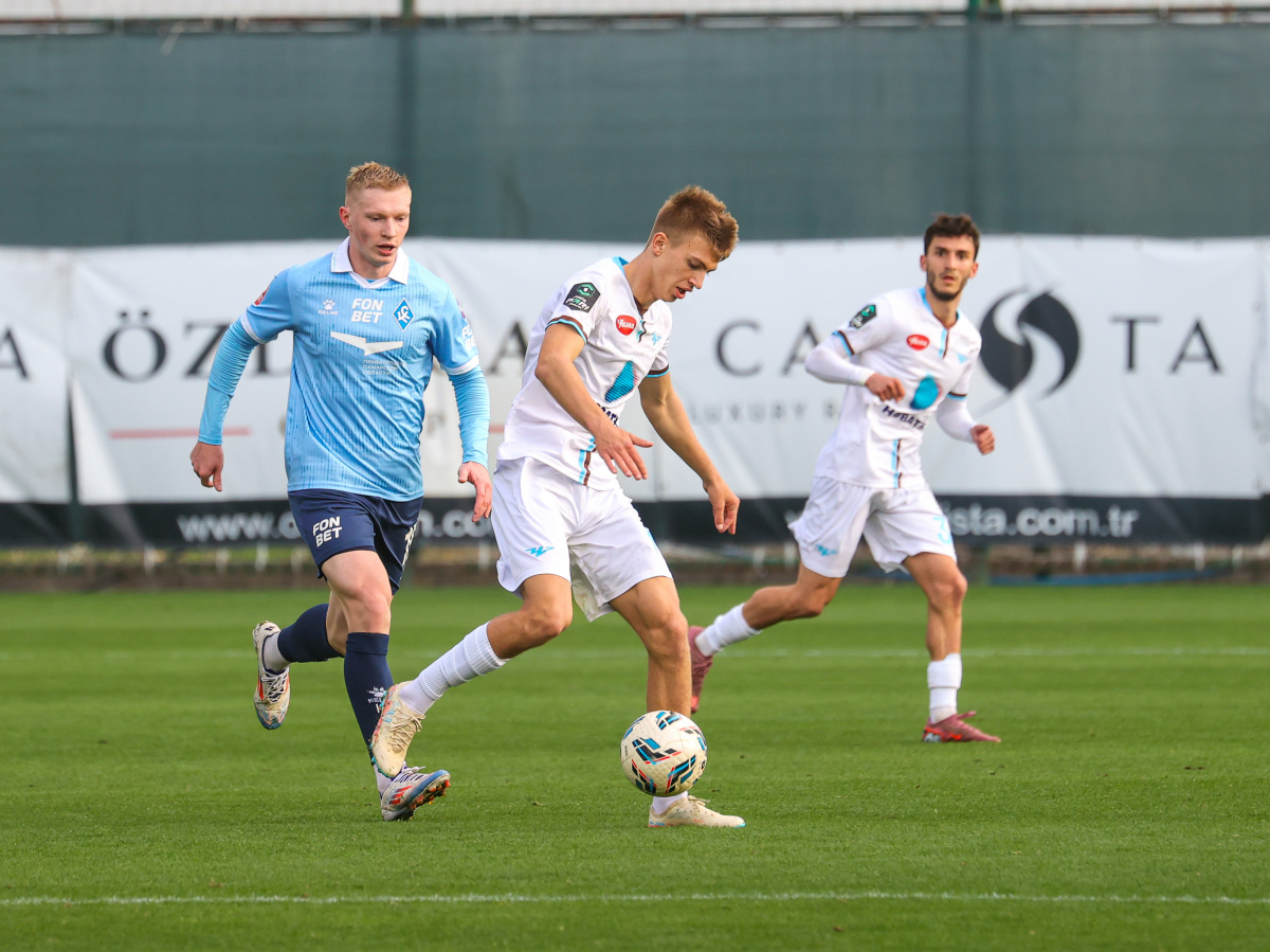 Футбольный клуб «Челябинск» сыграл товарищеский матч с командой Премьер-Лиги*