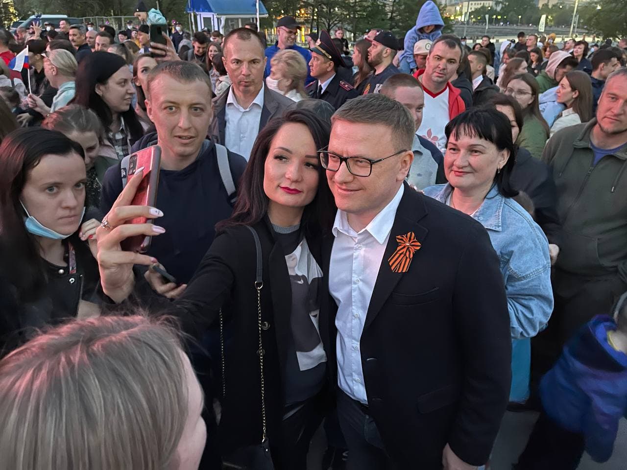Алексей Текслер пришел смотреть выступление «Любэ» как простой зритель