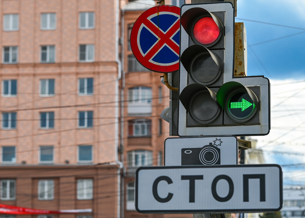 В Челябинске на 10 часов отключат светофоры на загруженной дороге*1