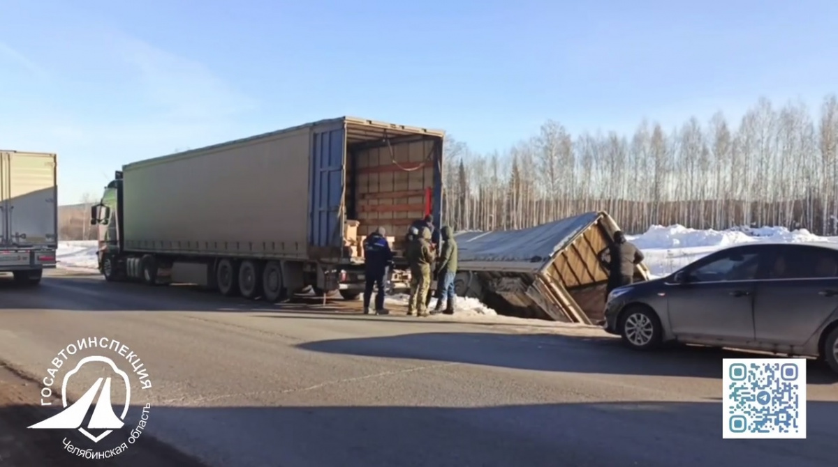 Ограничения ввели на М5 в Челябинской области из-за фуры в кювете*
