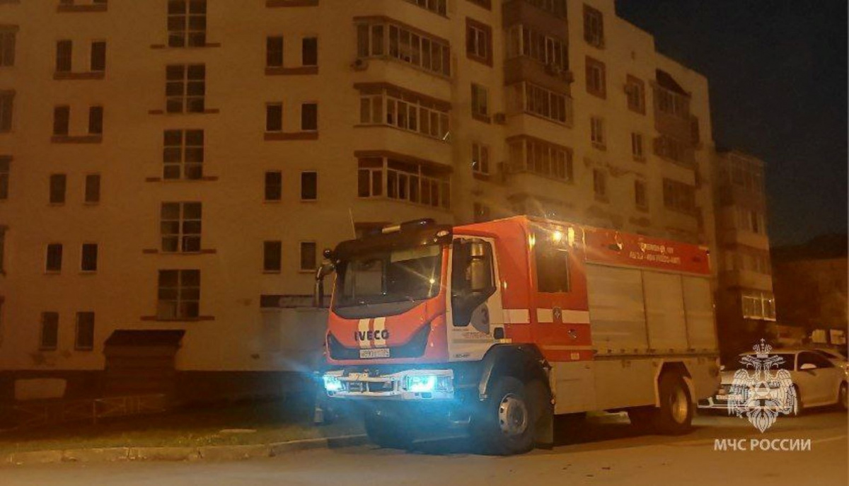 В Челябинске загорелись электрощитки на семи этажах жилого дома*