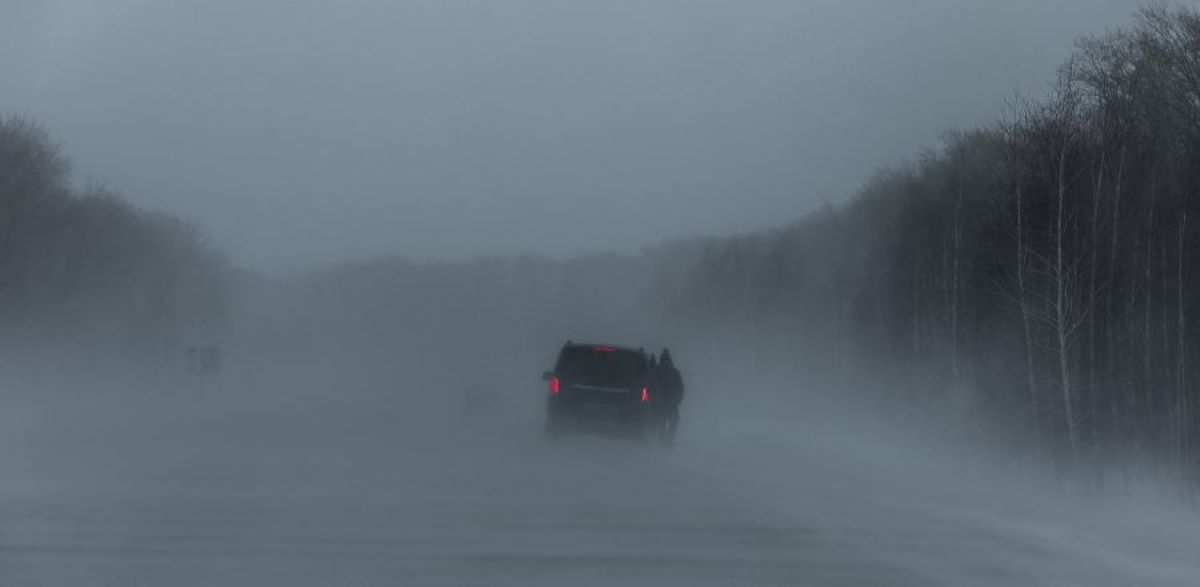 Трассу М5 в Челябинской области заметает снегом*1