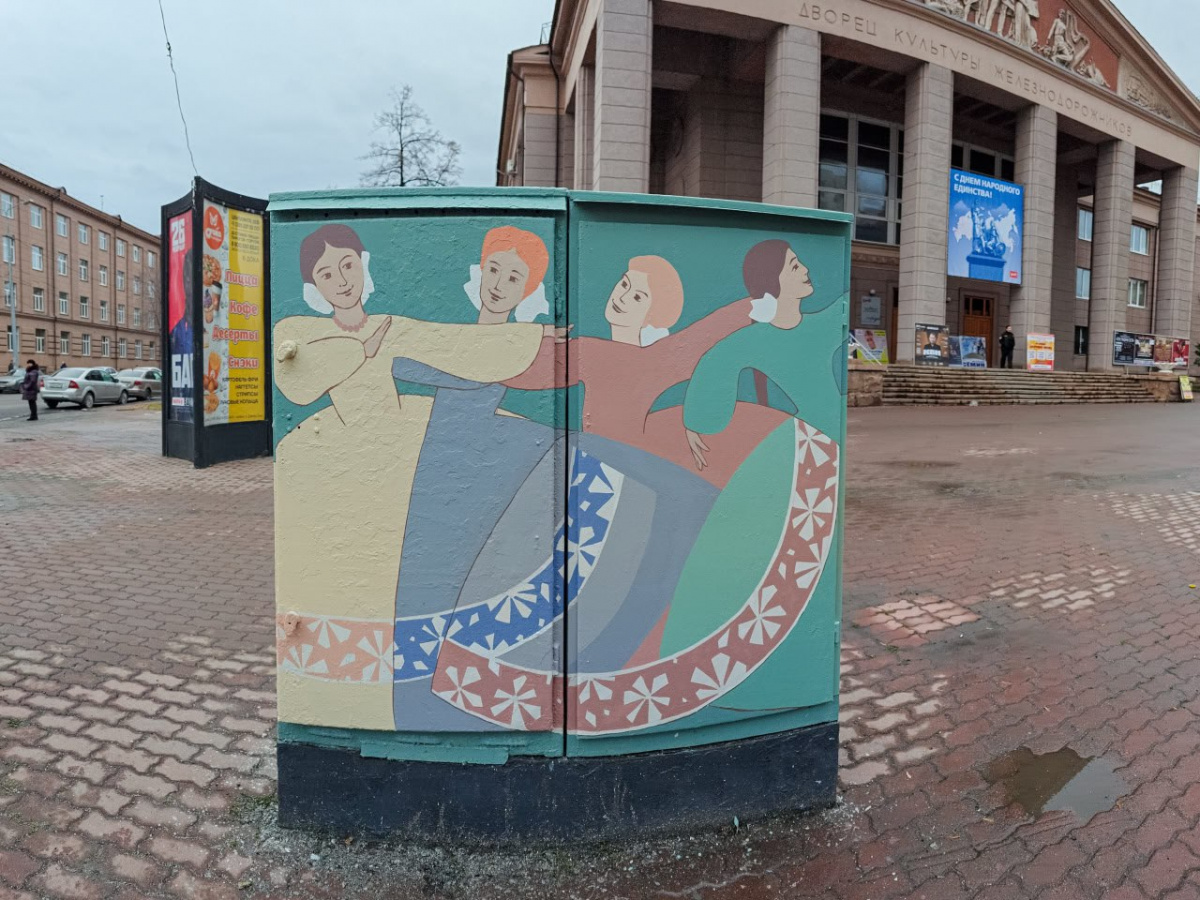 В Челябинске восстановили испорченный афишей арт-объект*