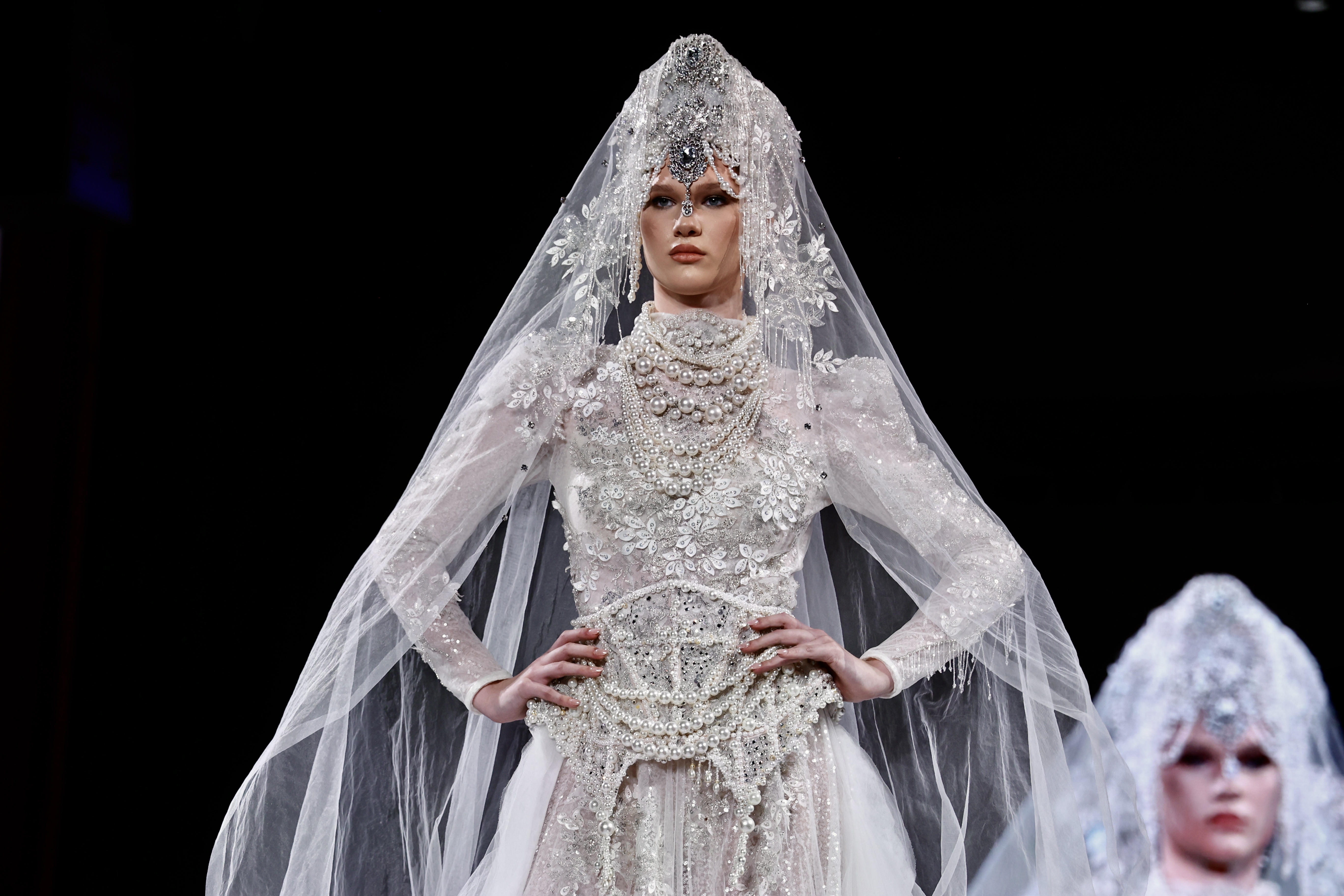 Дефиле челябинских випов затмило топ-моделей на показе мод «Платье города-2026»