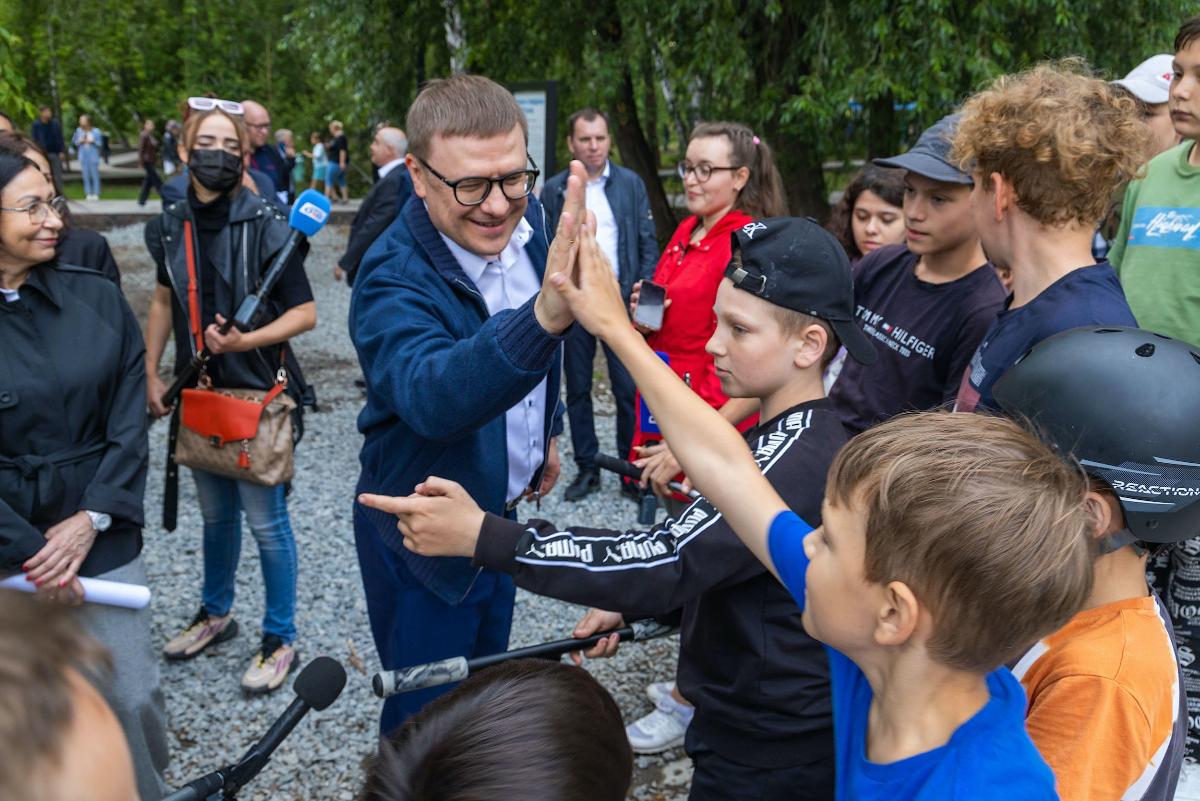 Алексей Текслер осмотрел изменения в Металлургическом районе*1