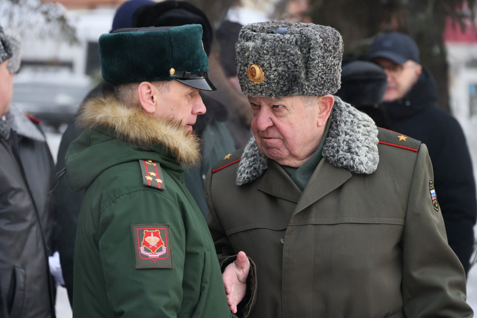 Губернатор Алексей Текслер возложил цветы к Вечному огню в Челябинске