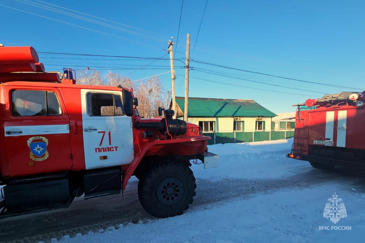 Два человека погибли во время пожара в частном доме в Пласте*