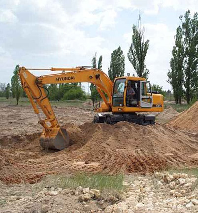 Семь лет грозит экскаваторщику, закопавшему заживо двух рабочих землей