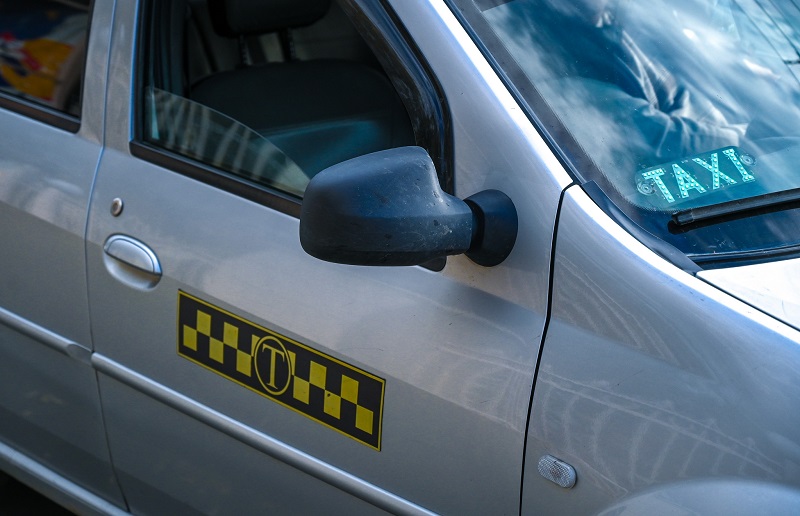 В Копейске таксиста обвинили в домогательстве к несовершеннолетней пассажирке