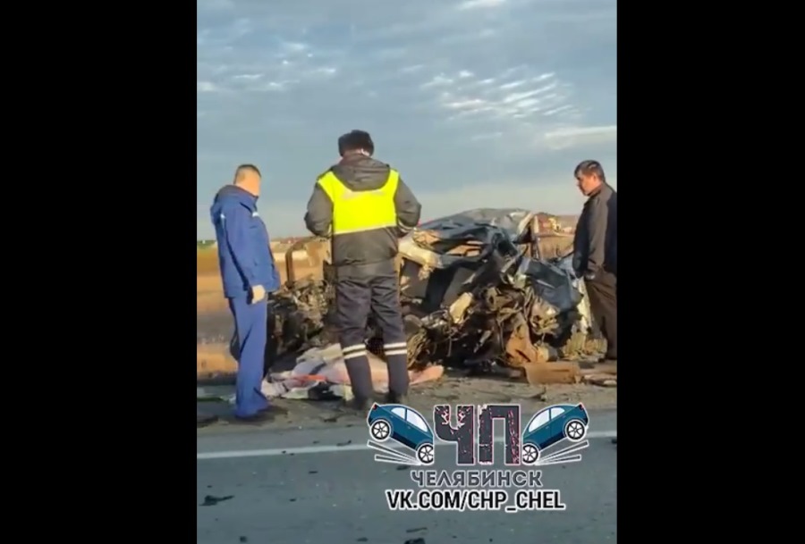 Фура разнесла в щепки легковушку на въезде в Челябинск