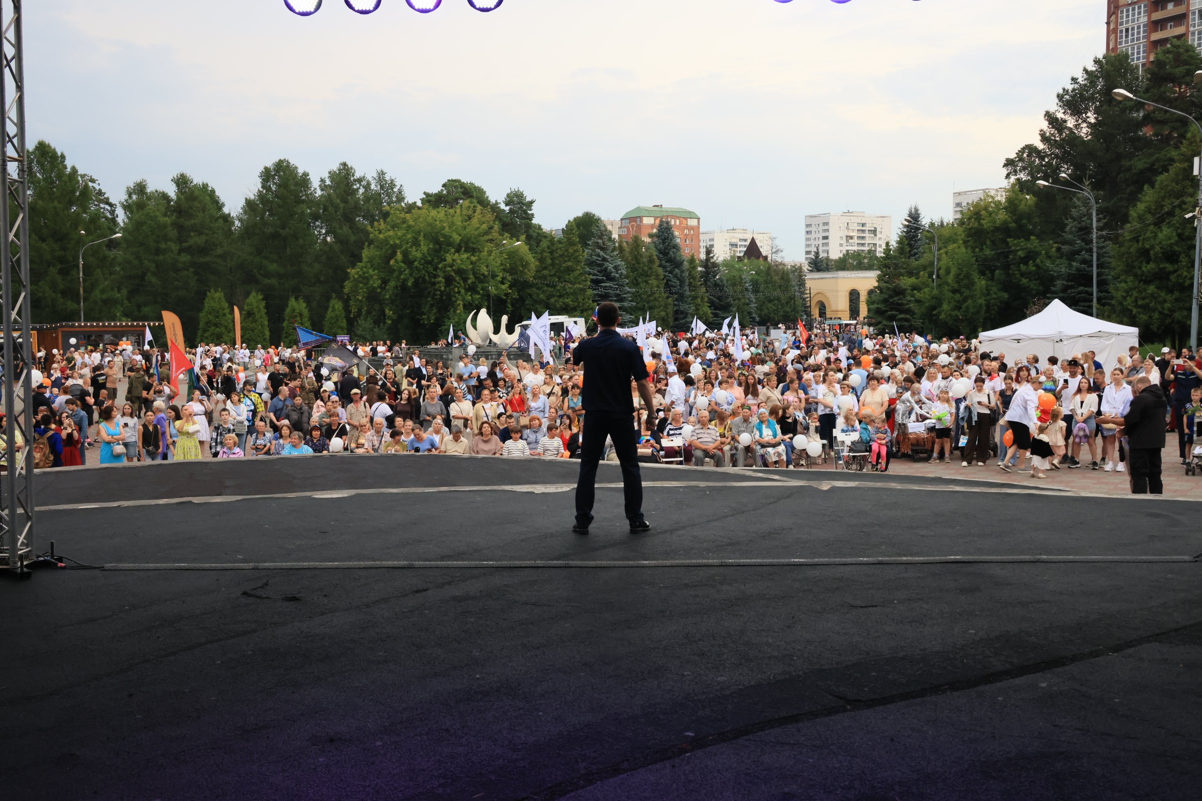 Более 3 тысяч человек прошли парадом по Челябинску в честь Дня семьи