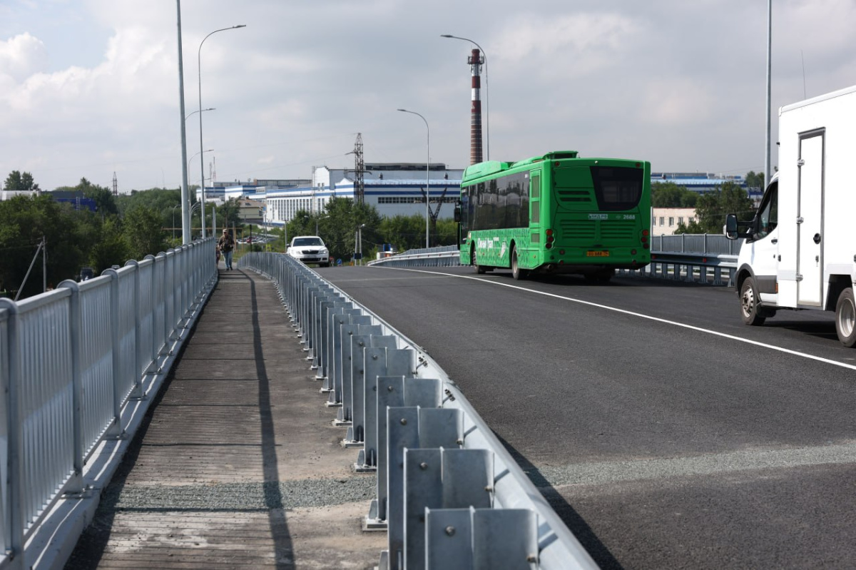 В Челябинске открыли движение по путепроводу в поселке Новосинеглазово*1