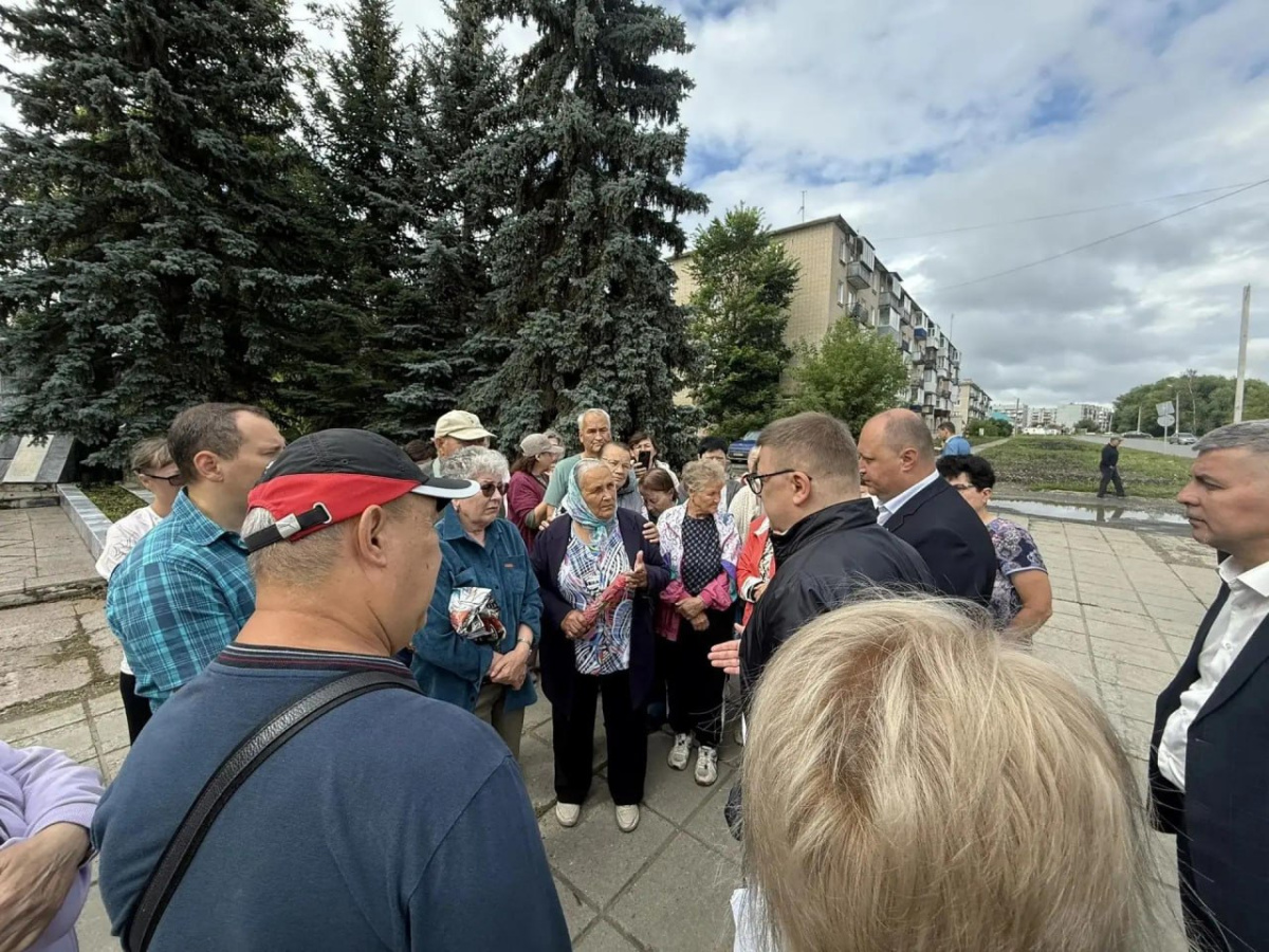 Губернатор Алексей Текслер взял на контроль ситуацию в поселке Метлино*1