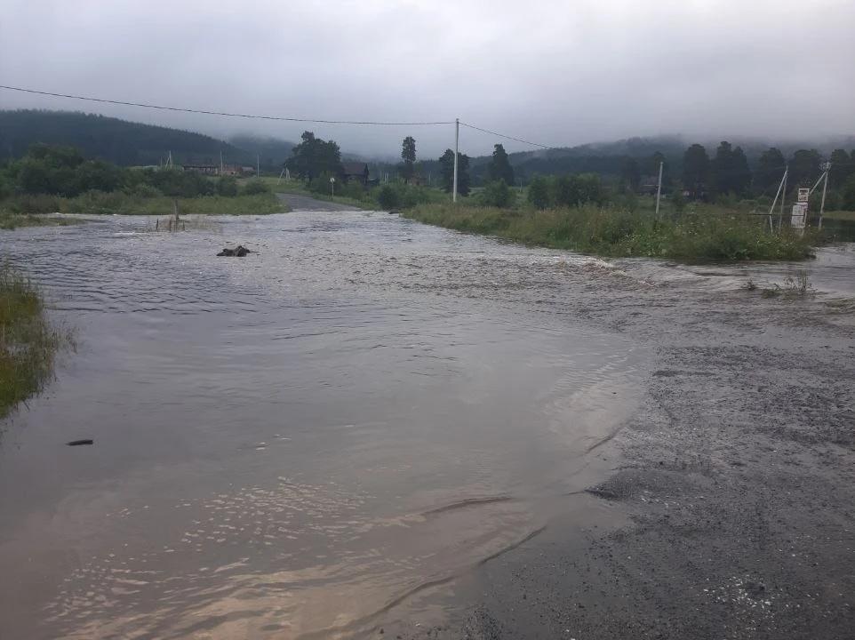 Вода захлестнула 14 домов в Верхнем Уфалее: 42 человека покинули свои жилища*