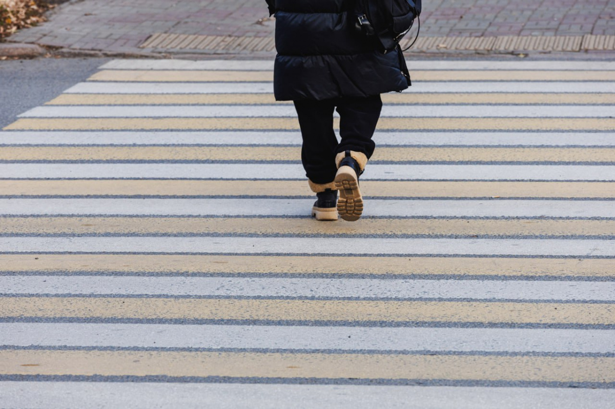 Возле школы в Челябинске автомобиль сбил ребенка*1