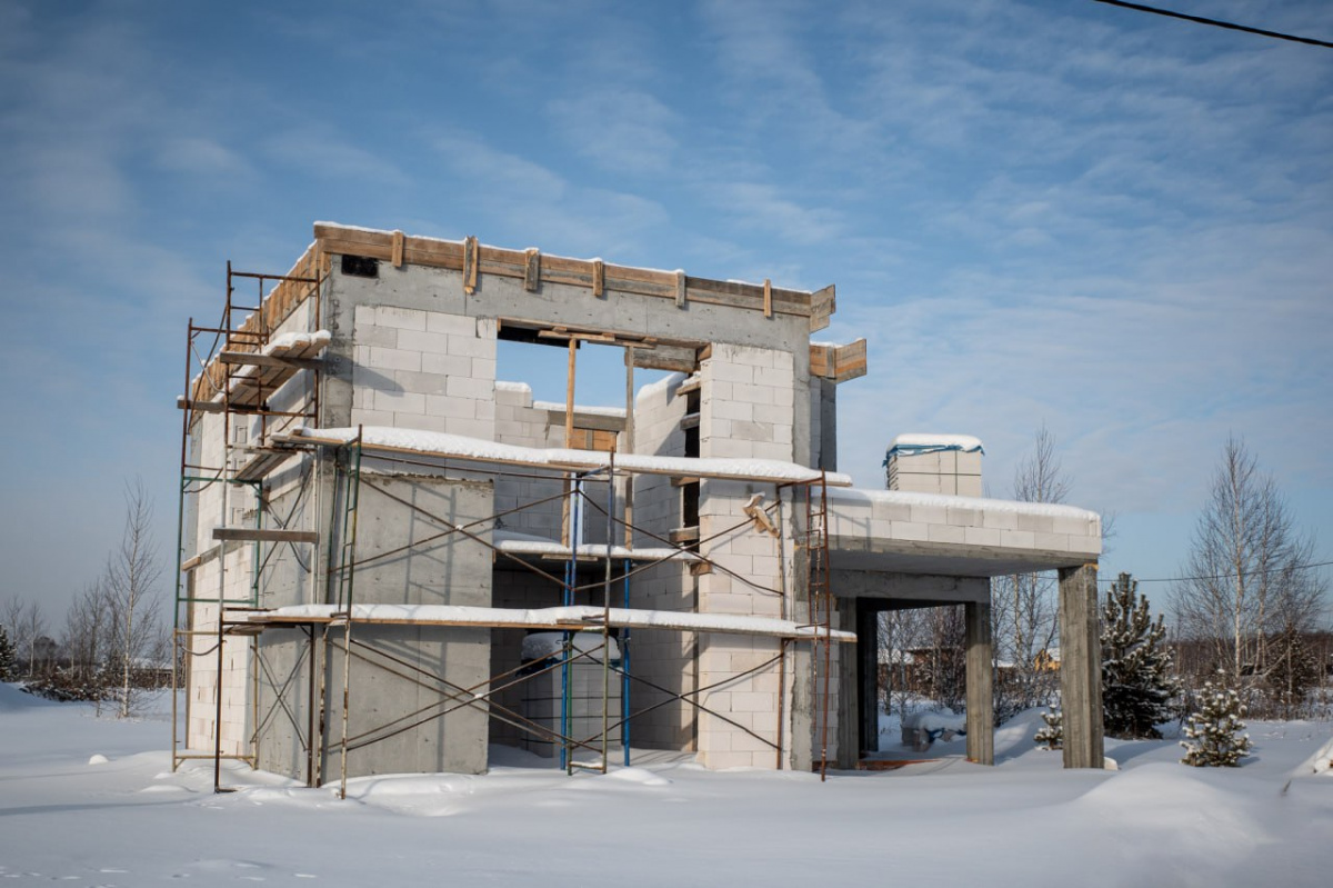 В Челябинской области нашли «резиновый дом» с 20 мигрантами*