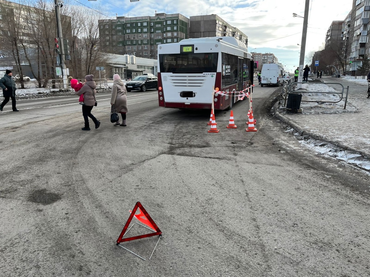 В Магнитогорске автобус при повороте сбил ребенка*