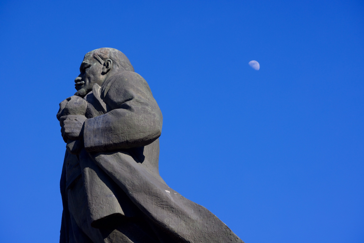 В Челябинске рядом с Лениным встанут Чебурашка, Бармалей или Мойдодыр*