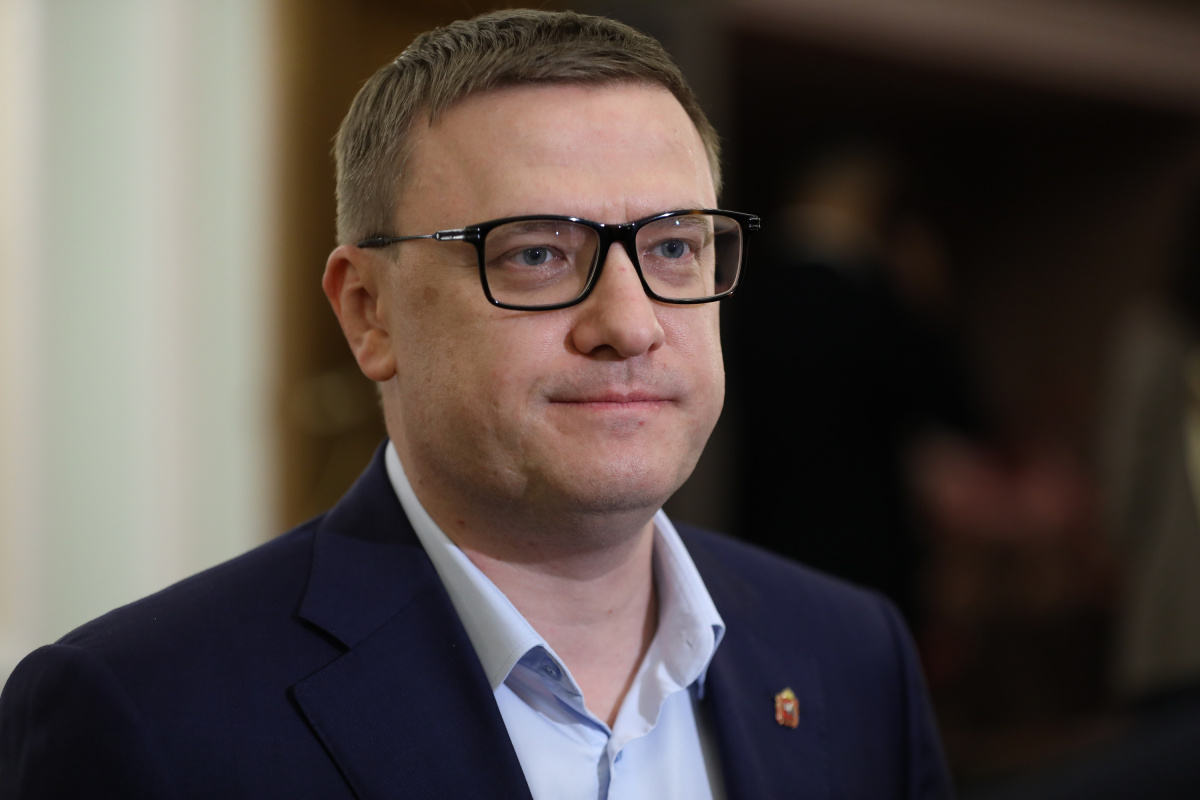 Губернатор Алексей Текслер поздравил Яну Лантратову с новой должностью*1