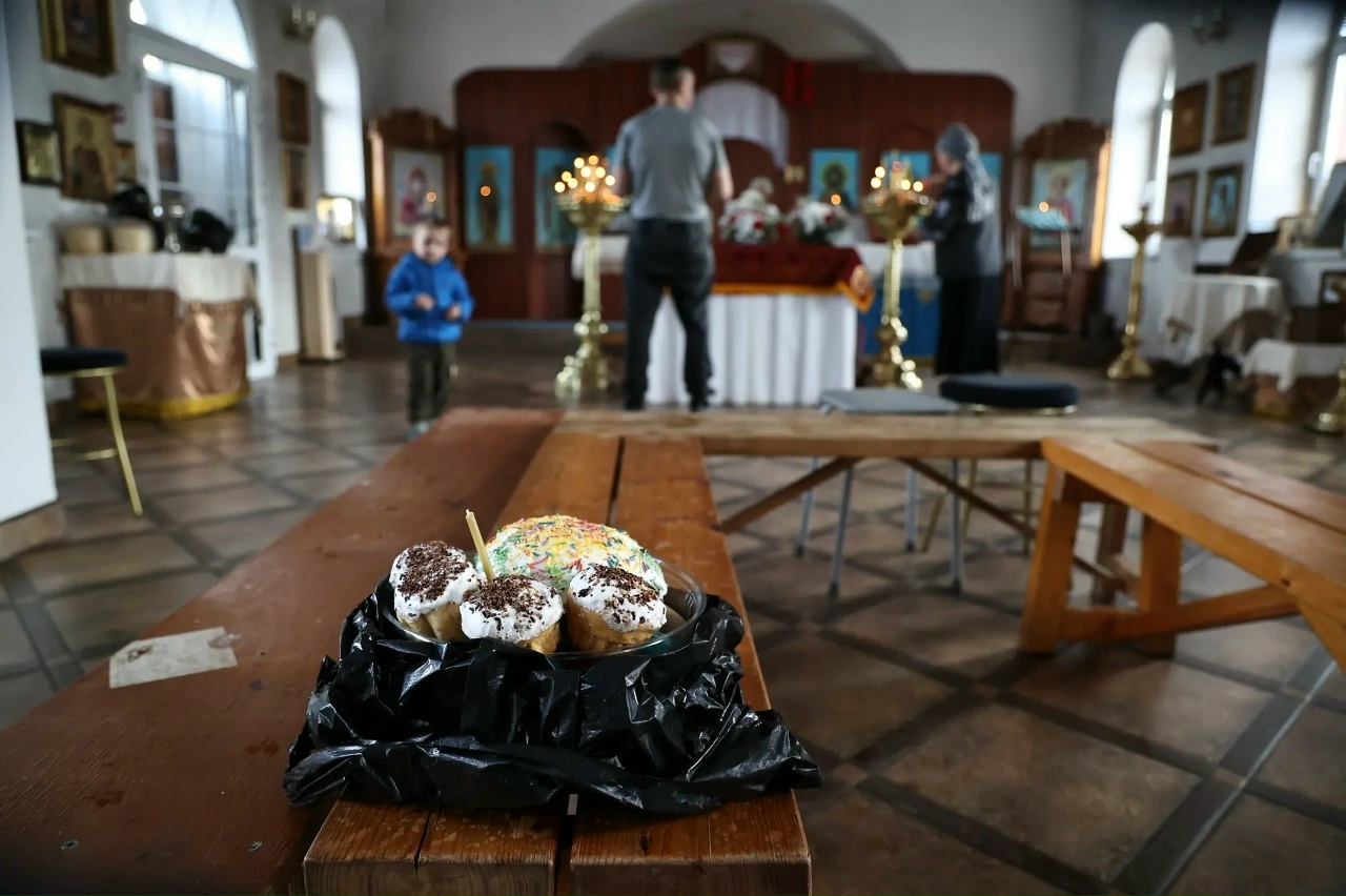 Парад куличей: какую снедь челябинцы принесли в храмы для освящения