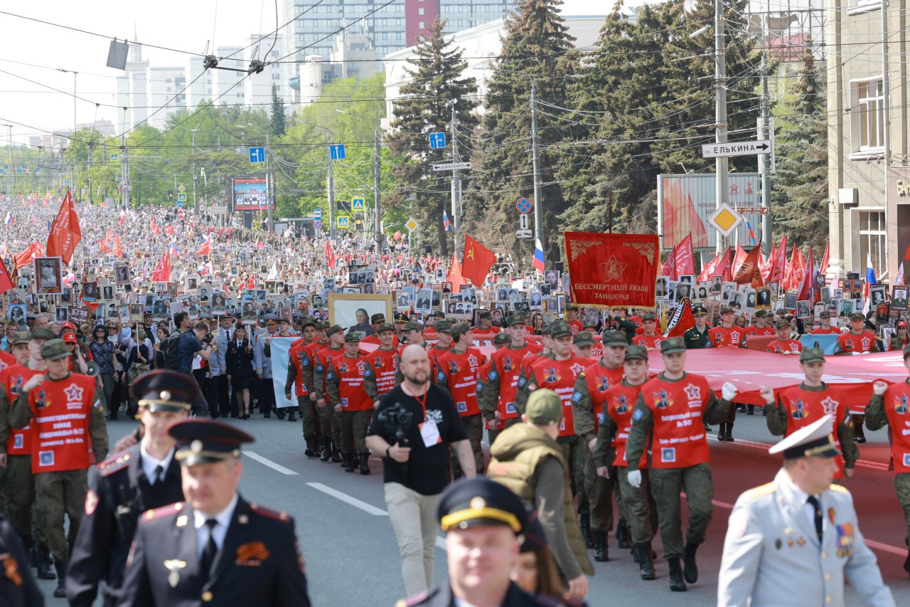 Спустя годы по Челябинску вновь прошел «Бессмертный полк»