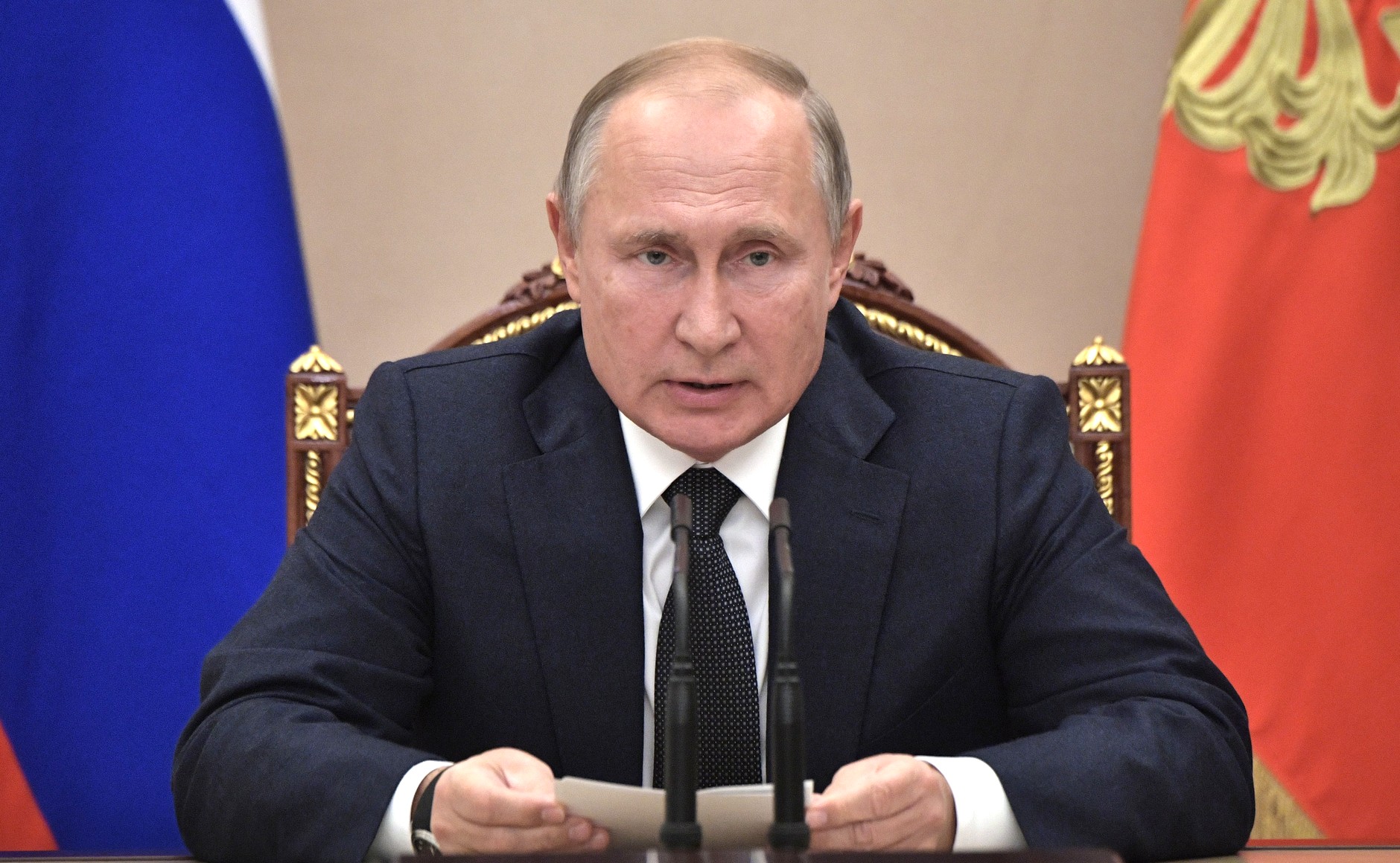 Путин перенес голосование по поправкам в Конституцию