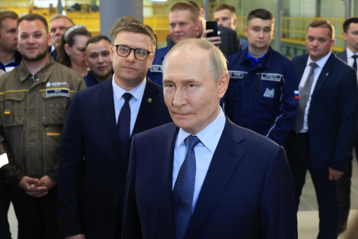 Владимир Путин подписал указ о награждении восьми врачей из Челябинской области*