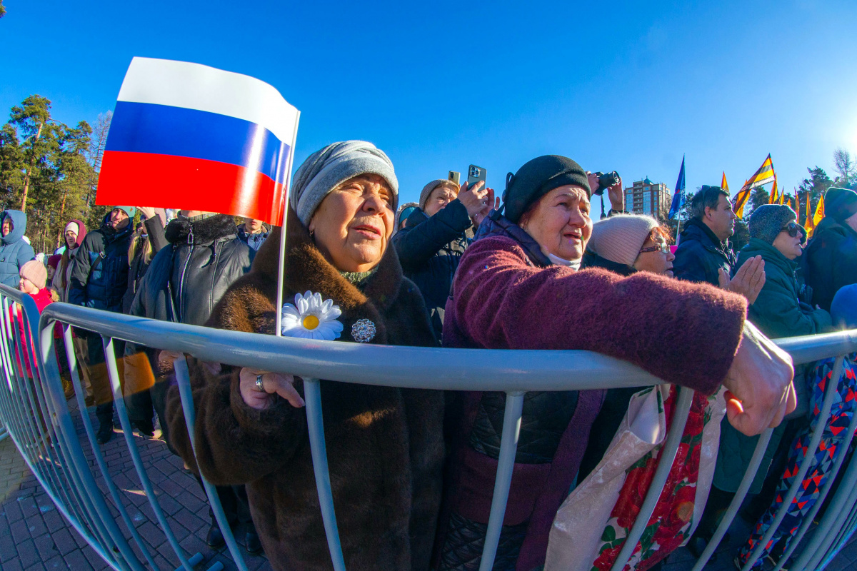 Народными гуляниями отпраздновали День народного единства в Челябинске*