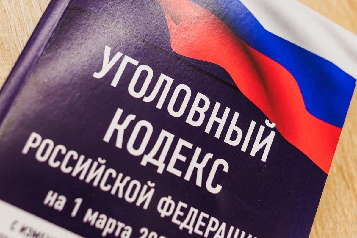 Челябинец не смог разойтись с незнакомцем в калитке и избил его*
