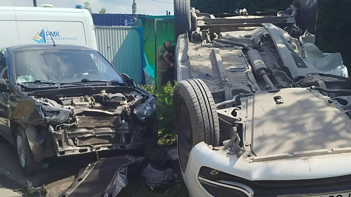 Два человека пострадали в массовом ДТП с переворотом под Челябинском*