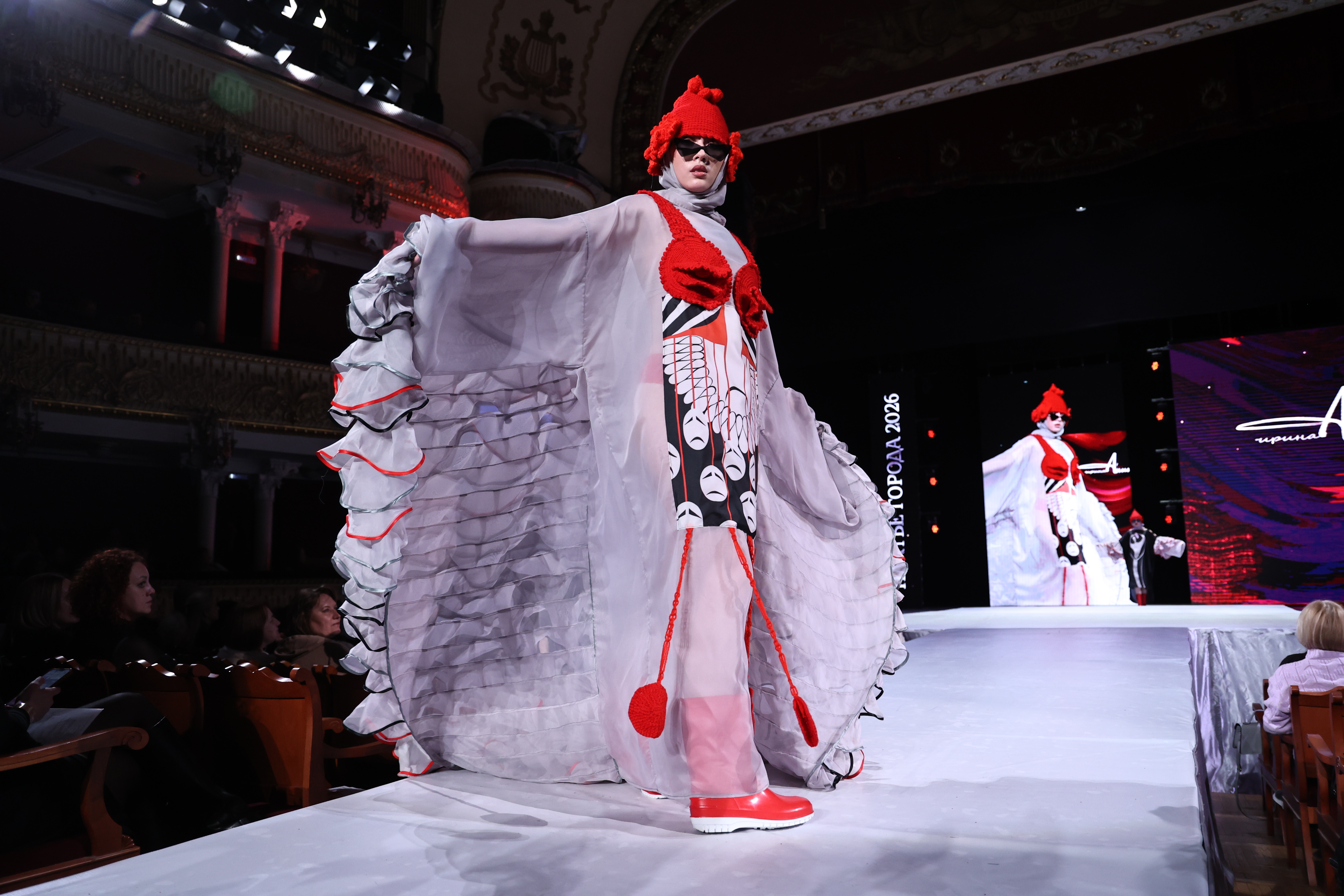 Дефиле челябинских випов затмило топ-моделей на показе мод «Платье города-2026»