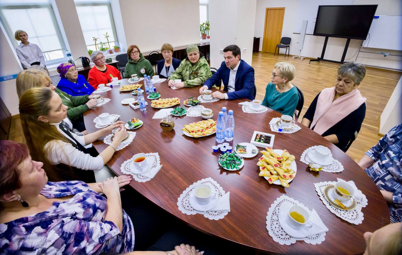 Алексей Лошкин встретился с матерями и женами бойцов СВО*