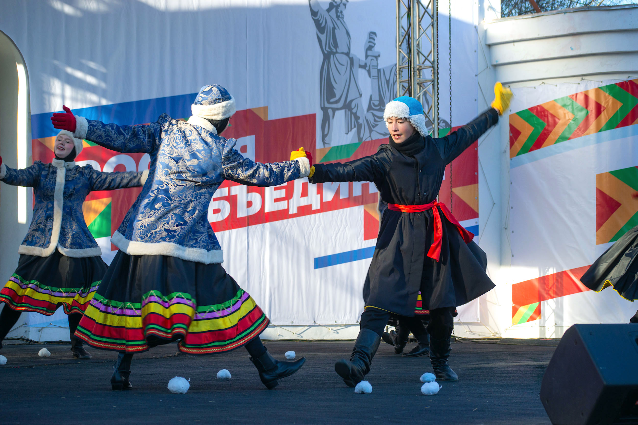 Народными гуляниями отпраздновали День народного единства в Челябинске