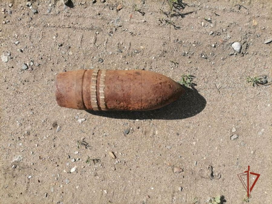 В Троицке мужчина нашел бронебойный снаряд по пути домой