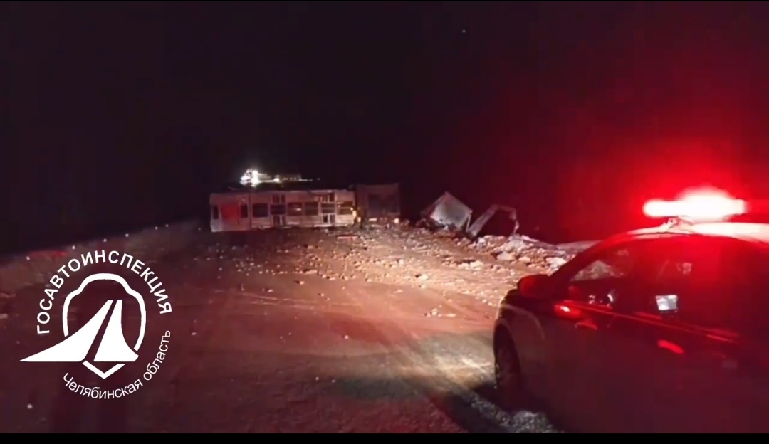 Упавший при массовом ДТП автовоз перекрыл проезд по М5 в Челябинской области*