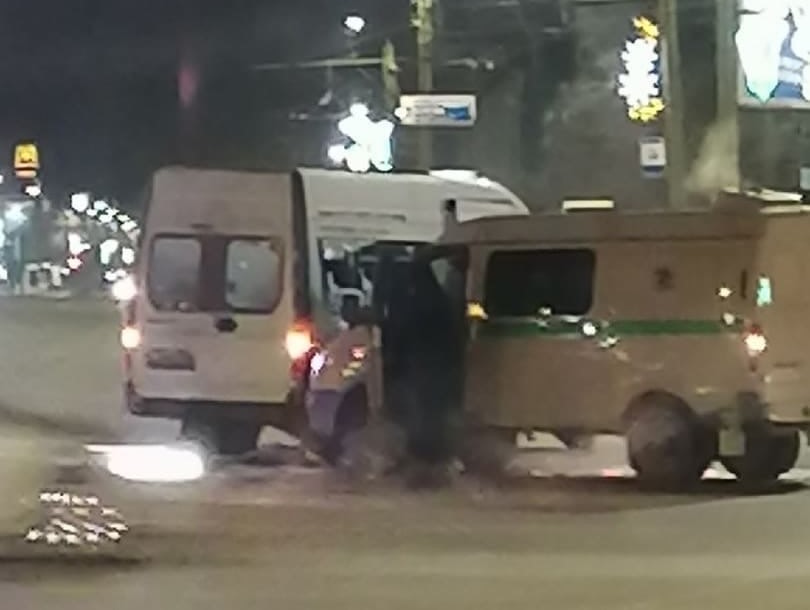 В Челябинске инкассаторы врезались в маршрутку с пассажирами