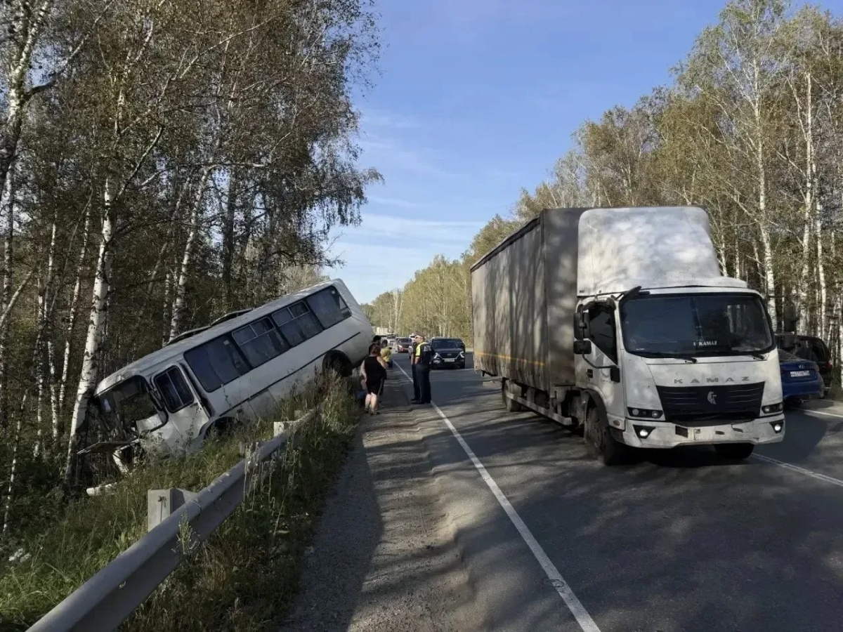 В Госавтоинспекции назвали причину, почему ПАЗик улетел в кювет под Челябинском*