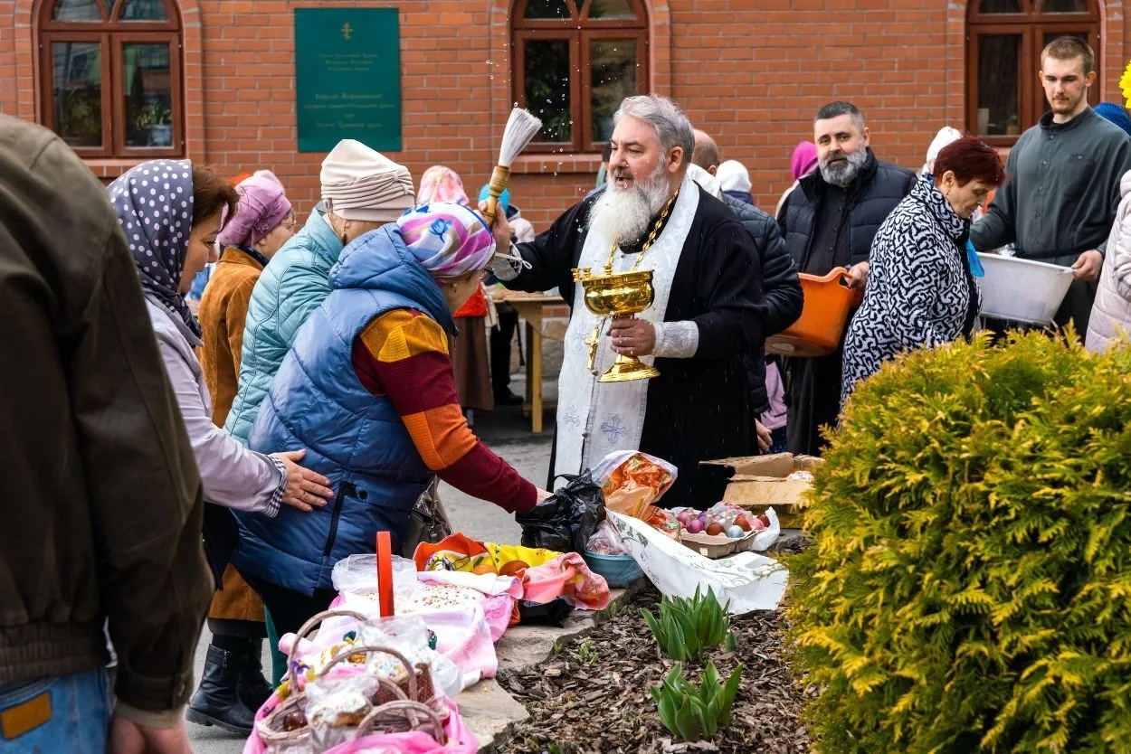 Парад куличей: какую снедь челябинцы принесли в храмы для освящения