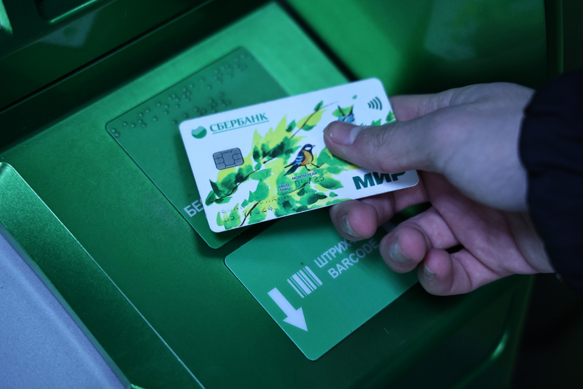 Молодому южноуральцу зарубили бизнес по продаже банковских карт на старте*