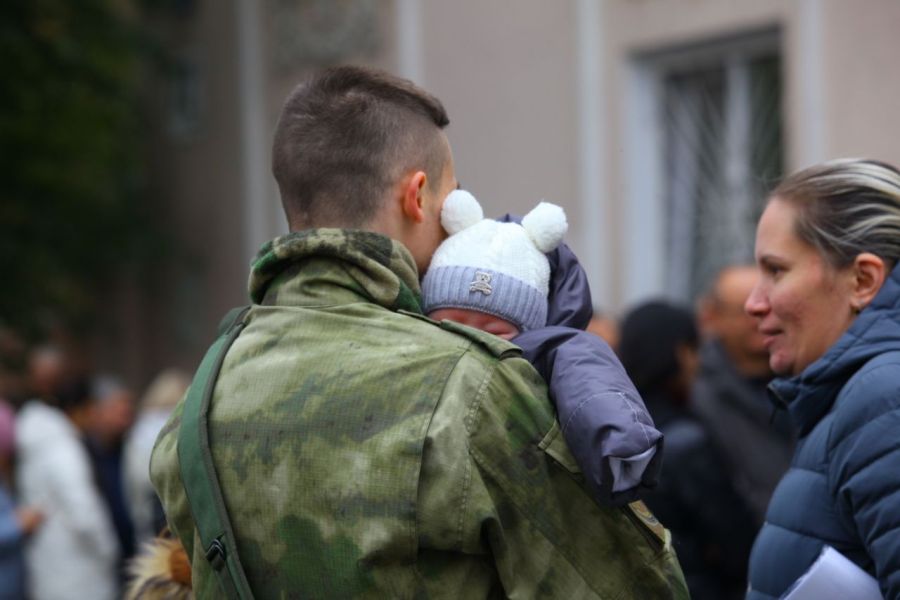 Более 70 челябинцев уже подали заявления на выплаты детям мобилизованных*1