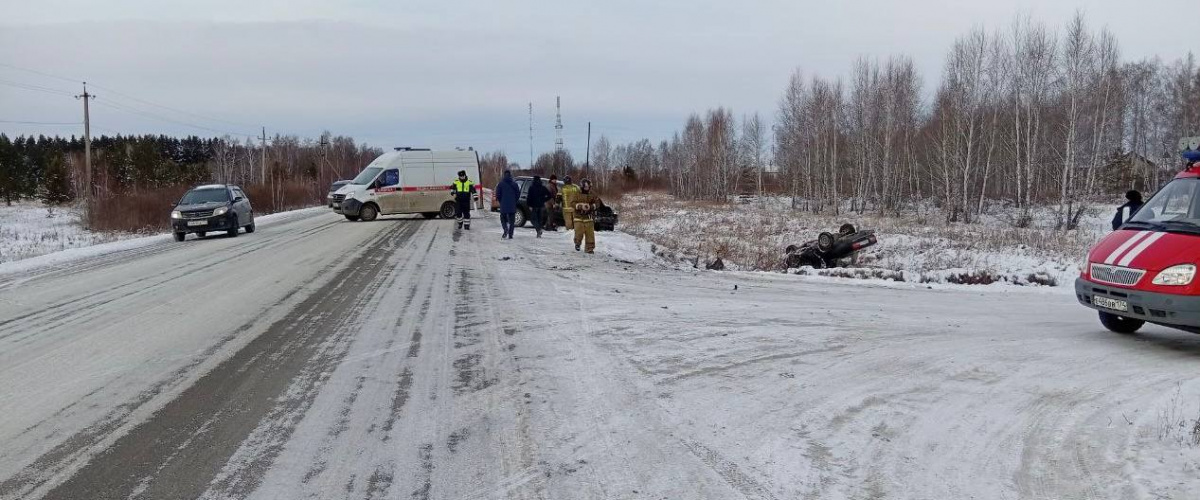 Водитель погиб при перевороте ВАЗа на дороге в Челябинской области*1