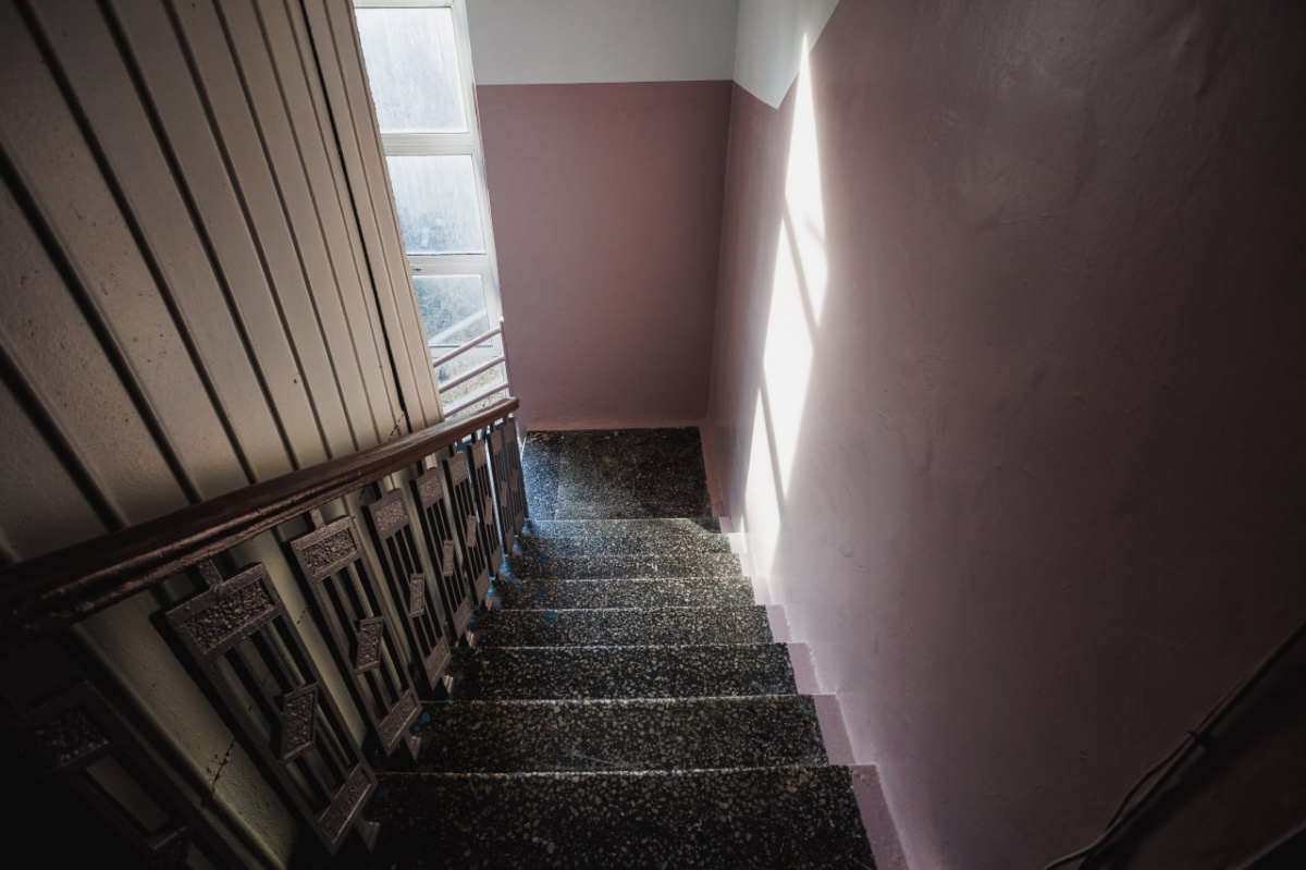 Жители челябинского Академа разыскивают хозяина квартиры с трупом*