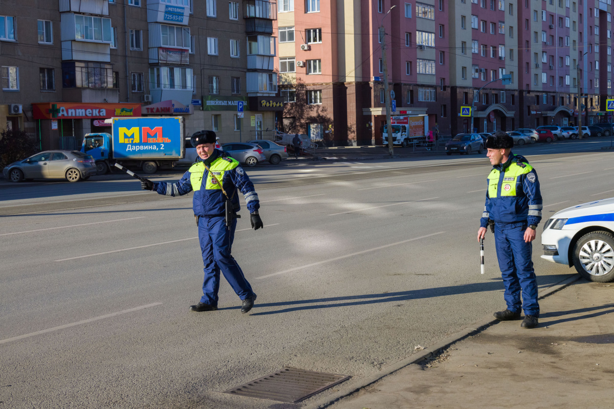 В Копейске полиция задержала водителя мопеда с кастетом и наркотиками*
