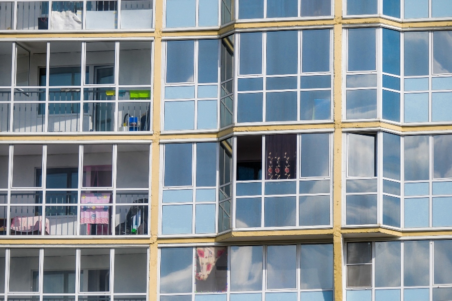 Двухлетний ребенок выпал из окна балкона в Магнитогорске*1