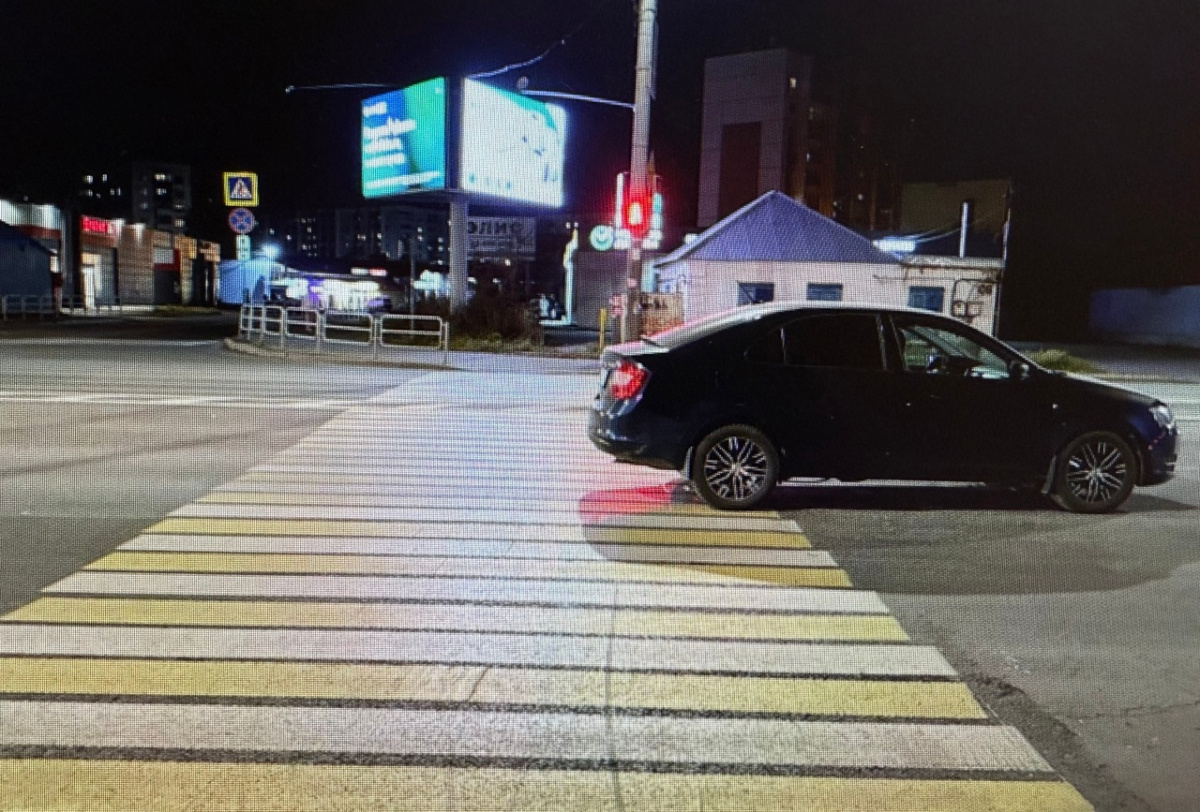 Школьница попала под колеса автомобиля на переходе в Челябинске*
