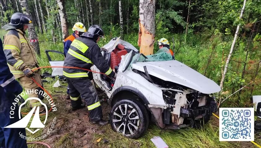 Водитель погиб влетев в дерево на трассе М-5 «Урал» под Миассом*