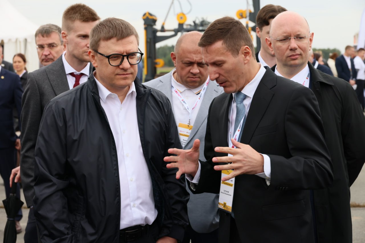 Алексей Текслер ознакомился с техникой будущего на выставке под Челябинском