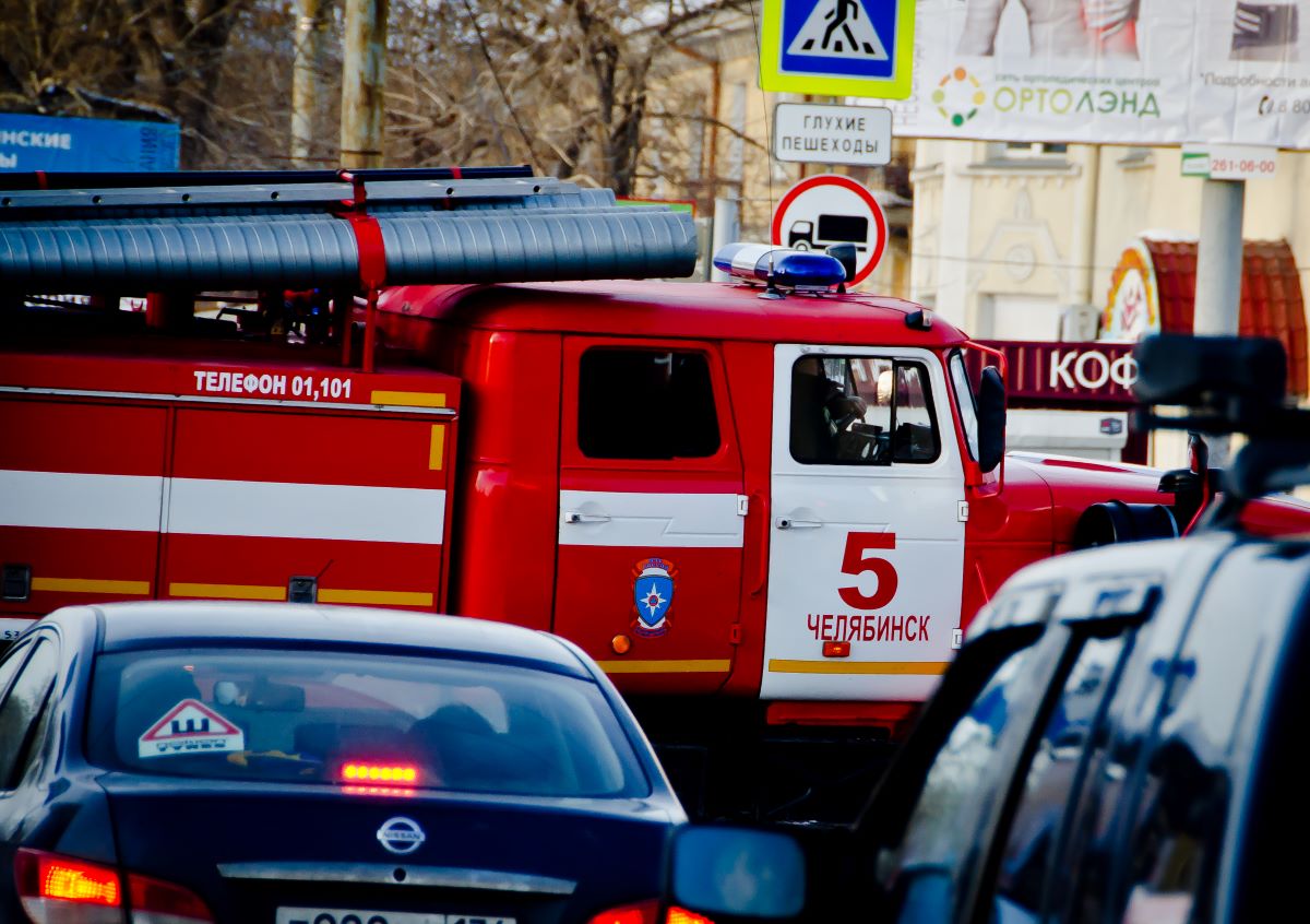 В Челябинске на ходу вспыхнул автомобиль  *