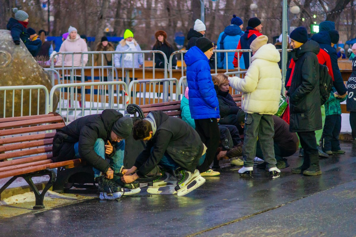 Два катка в Челябинске продолжат работу вопреки сильному потеплению*1